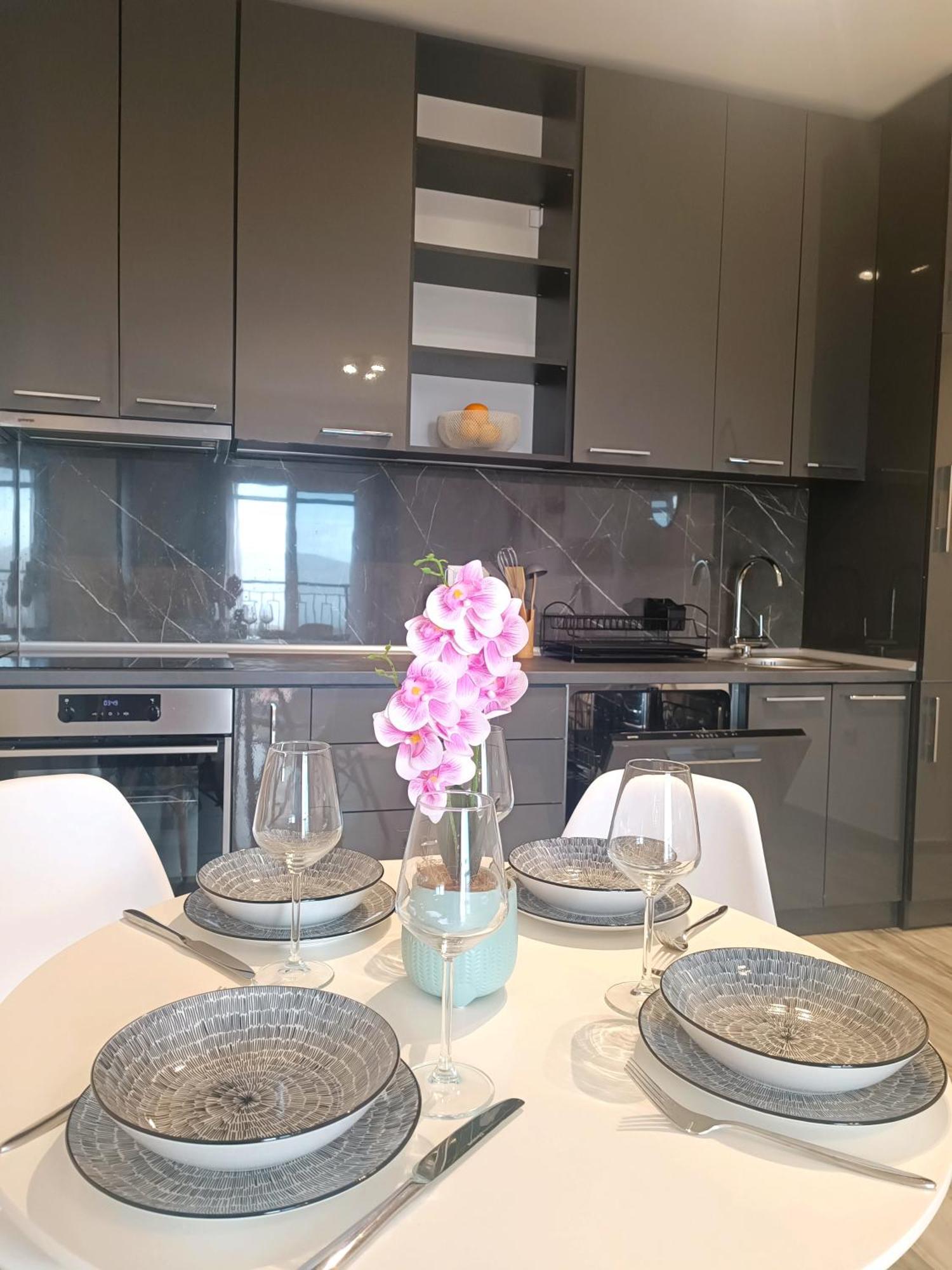 Eden Apartments Tivat Exteriör bild